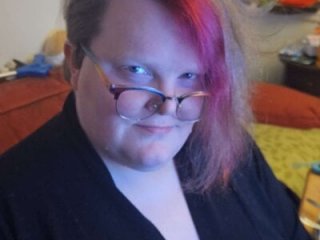 LiaraStrife live webcam thumbnail