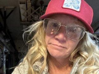 LilBit1975 live webcam thumbnail