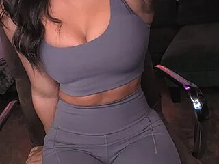 Lilah_Fit live webcam thumbnail
