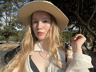 LilianHowards live webcam thumbnail