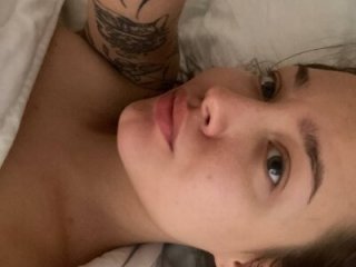 LillyCrei live webcam thumbnail
