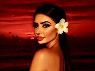 LioraskyLux live webcam thumbnail