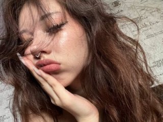 LisaEron live webcam thumbnail