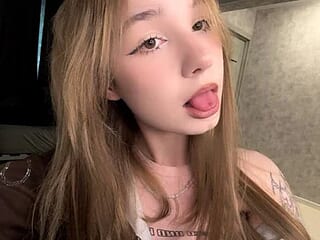 LittleMiaX live webcam thumbnail
