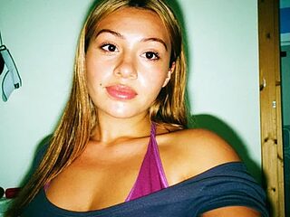 Lizz__Bela live webcam thumbnail