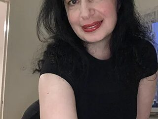 Lizzaa80 live webcam thumbnail