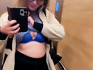 LizzieZ1975 live webcam thumbnail