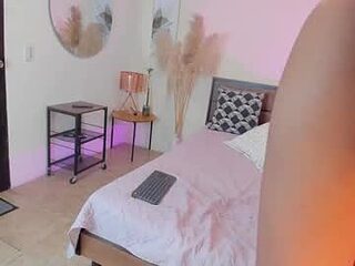 lia_adams17 live webcam thumbnail