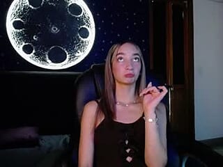 lia_bloom22 live webcam thumbnail