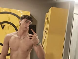 liam18xxx live webcam thumbnail
