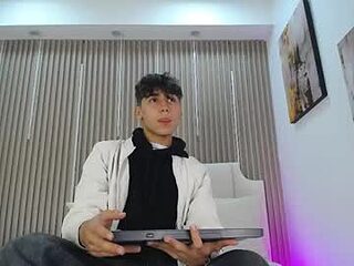 liam_lux live webcam thumbnail