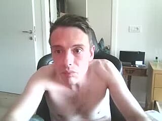 lieven7887 live webcam thumbnail