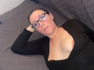 lili-hot-77 live webcam thumbnail