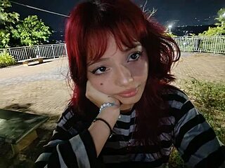 lily_reeds live webcam thumbnail