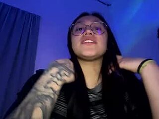 lilyhotson live webcam thumbnail