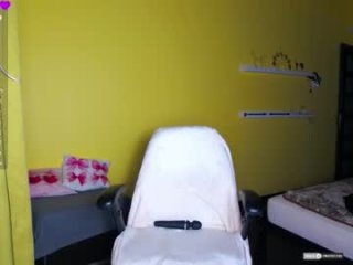 lilysweet13 live webcam thumbnail