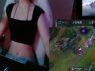 lilythrone live webcam thumbnail