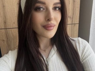 little_belucci live webcam thumbnail
