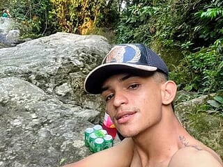 littlecum18 live webcam thumbnail