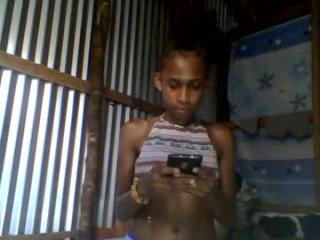 littleyanah live webcam thumbnail