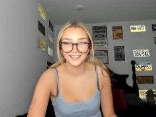 livvywinters live webcam thumbnail