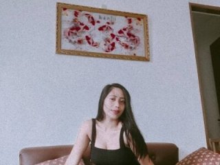 LOVENAYRA1 live webcam thumbnail