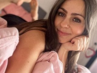 Loella-Rose live webcam thumbnail