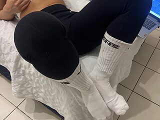 LolaPeeres live webcam thumbnail