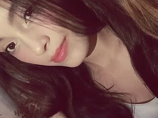 LolaWhite live webcam thumbnail