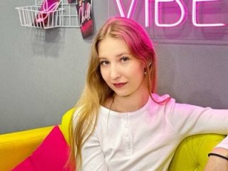 LolaWilsons live webcam thumbnail