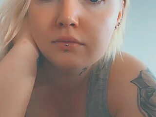 Lolaaxxx13 live webcam thumbnail