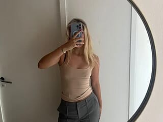 Loladelarochelle live webcam thumbnail