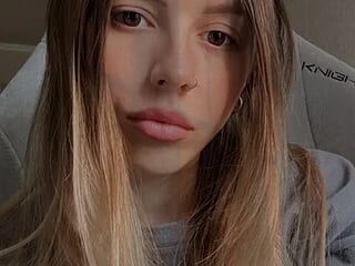 Lolya_ live webcam thumbnail