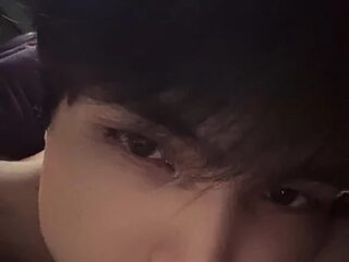 LookingBoy-002 live webcam thumbnail