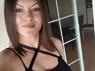 LoraBelle12 live webcam thumbnail