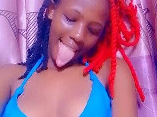 Lora_girl live webcam thumbnail