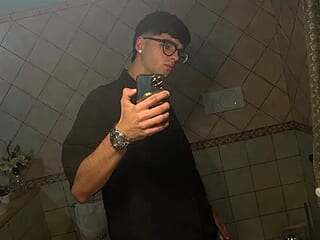 Lorenzino1010 live webcam thumbnail