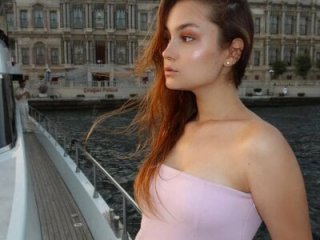 LouiseFlower_ live webcam thumbnail
