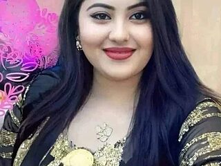 Lovely_Ayesha- live webcam thumbnail