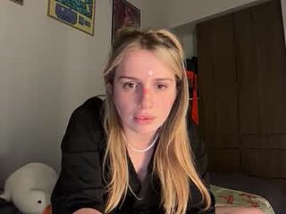 lolaa555 live webcam thumbnail