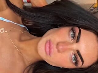 lottieraex live webcam thumbnail
