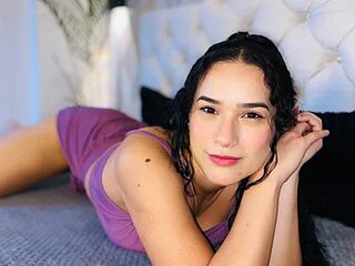 love_kriss live webcam thumbnail