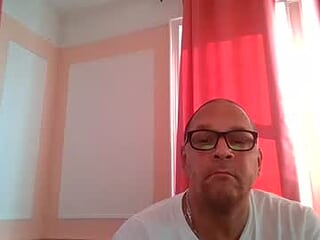 lovecumpigdaddy live webcam thumbnail