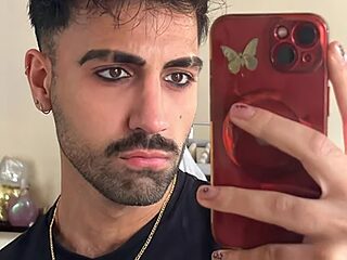 lovehotcumbb live webcam thumbnail
