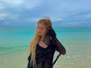 lovelyalivia live webcam thumbnail