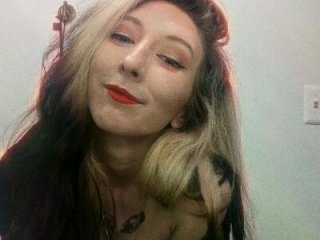 lovelylucyy live webcam thumbnail