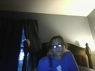 lovelyluna415 live webcam thumbnail