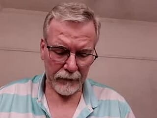 lovemysmallcockbear live webcam thumbnail