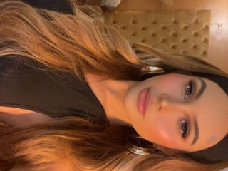 LUUVRRI_21 live webcam thumbnail