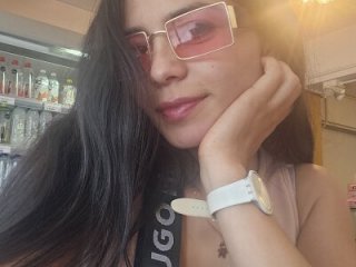 Luanarhoades live webcam thumbnail
